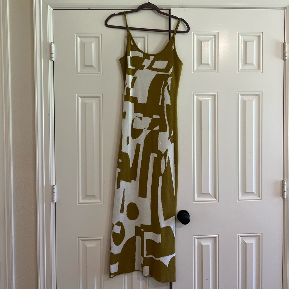 Small knit green patterned midi/maxi dress!